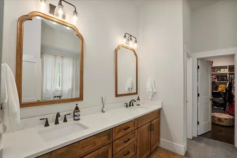Bath - 1069 Dean Hill Rd, Monroe, GA 30655 photo 4 of 7