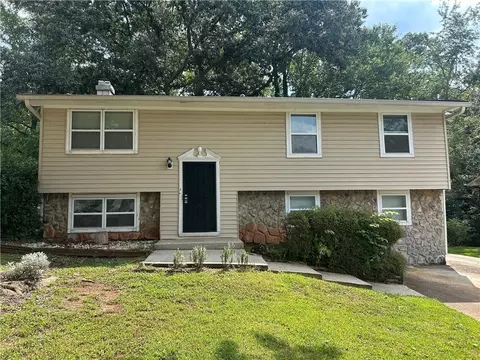 1214 Mannbrook Dr, Stone Mountain, GA 30083