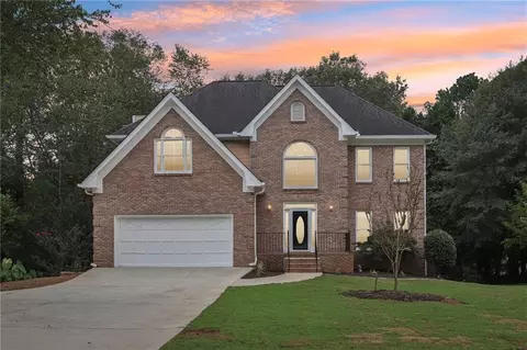 221 Larkshyre Trl, Lawrenceville, GA 30043