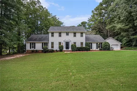 654 Clubhouse Dr SE, Conyers, GA 30094