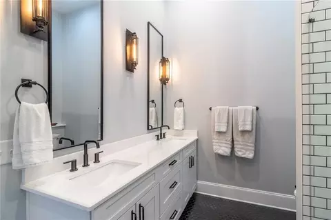 Bath - 1 E 3rd Ave #311, Rome, GA 30161 photo 1 of 2