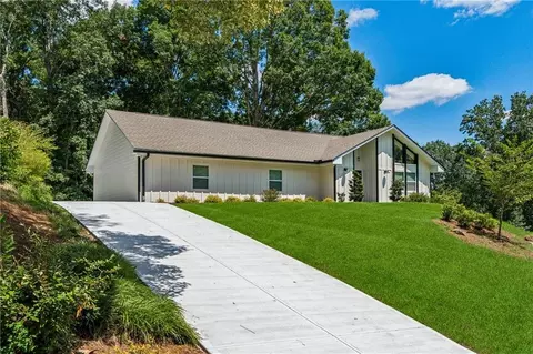 1365 Oakhaven Dr, Roswell, GA 30075
