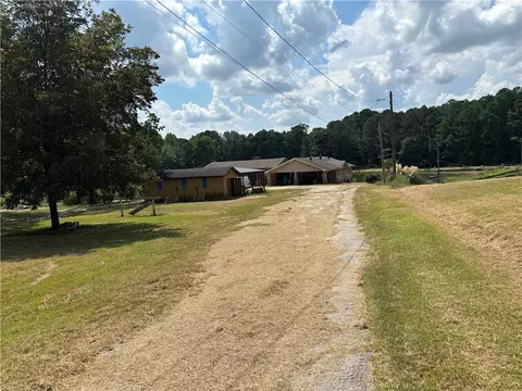 8150 Lakeview Dr SW, Covington, GA 30014