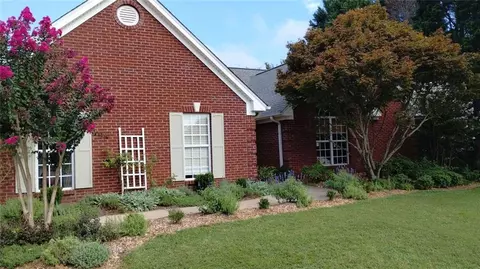 553 Drake Cir, Winder, GA 30680