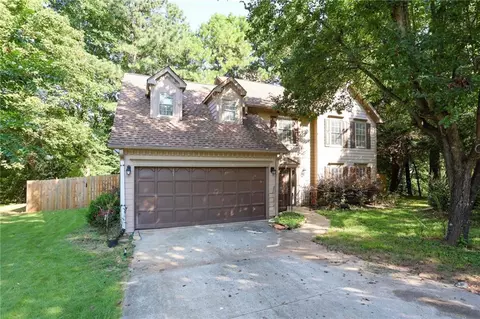 2815 Treehouse Ct, Lawrenceville, GA 30044