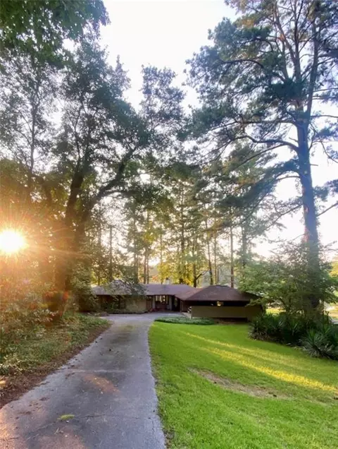 2586 Lake Capri Dr, Conyers, GA 30012