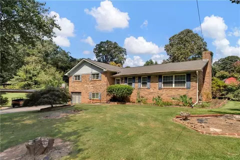 1035 Cherokee Trl, Woodstock, GA 30189