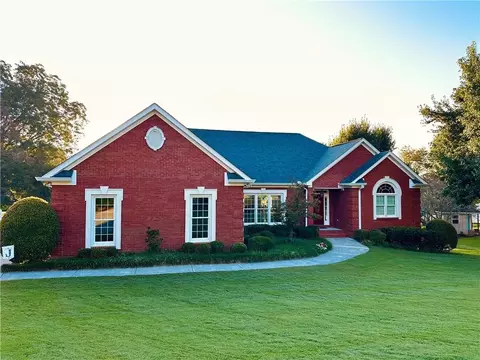 111 Oakhurst Ter NE, Calhoun, GA 30701