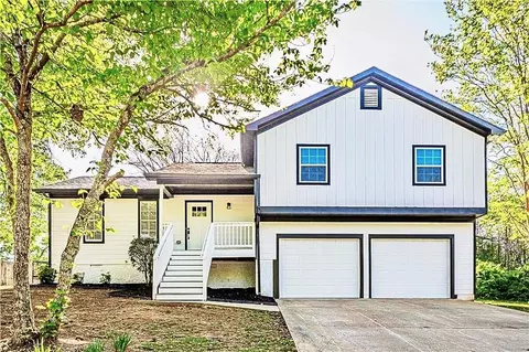 107 Hampton Dr, Dallas, GA 30132