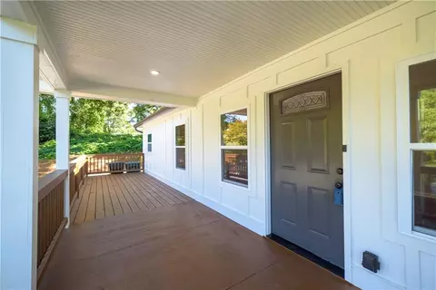 Exterior - 79 S Pine St, Toccoa, GA 30577 photo 4 of 9