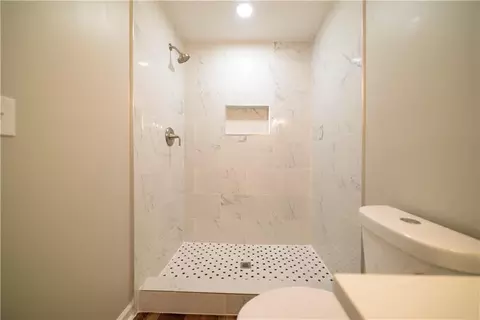 Bath - 79 S Pine St, Toccoa, GA 30577 photo 2 of 2
