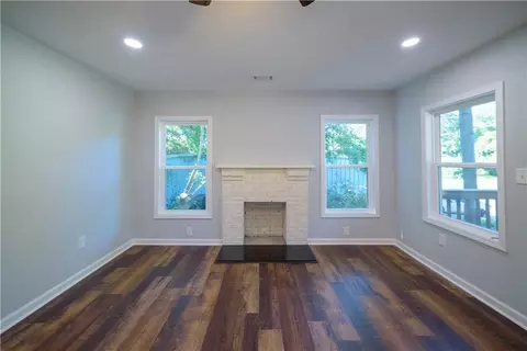 Living - 79 S Pine St, Toccoa, GA 30577 photo 2 of 4