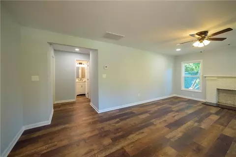 Living - 79 S Pine St, Toccoa, GA 30577 photo 4 of 4