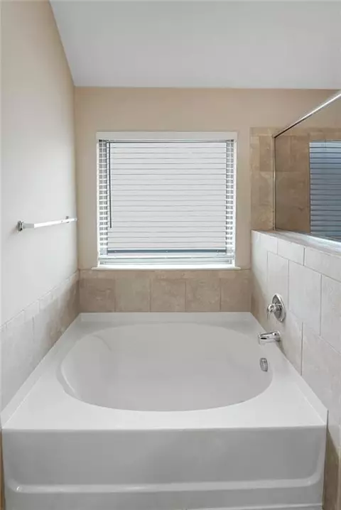 Bath - 780 Kallispel Ct, Hampton, GA 30228 photo 4 of 4