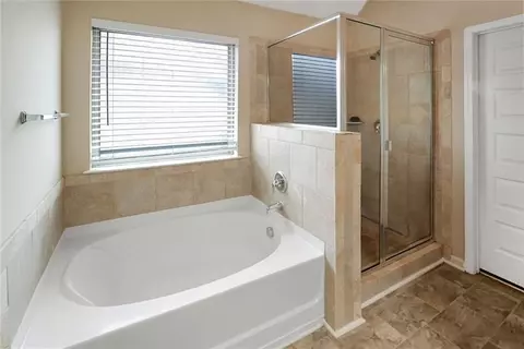 Bath - 780 Kallispel Ct, Hampton, GA 30228 photo 2 of 4