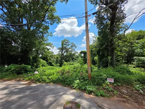 1700 Oak Knoll Cir SE, Atlanta, GA 30315