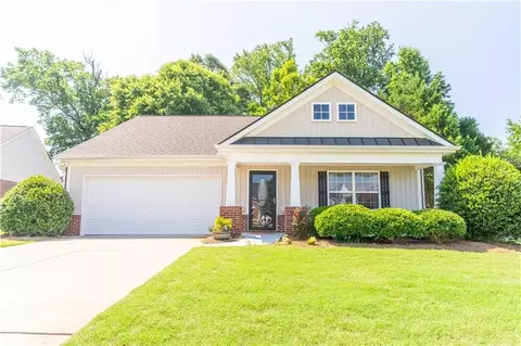 394 Lakeview Bend Cir, Jefferson, GA 30549