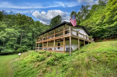 1146 Galloway Rd, Blue Ridge, GA 30513