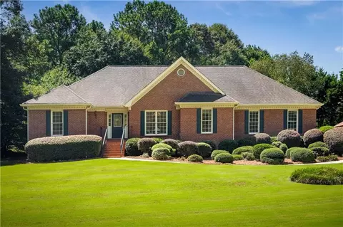 2001 Lakewood Cir, Grayson, GA 30017
