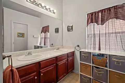 Bath - 120 Oak Manor Dr, Covington, GA 30016 photo 3 of 3