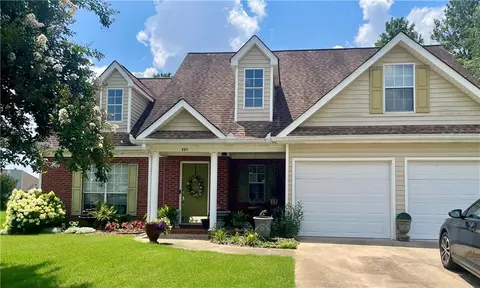221 Turtle Cv, Carrollton, GA 30116