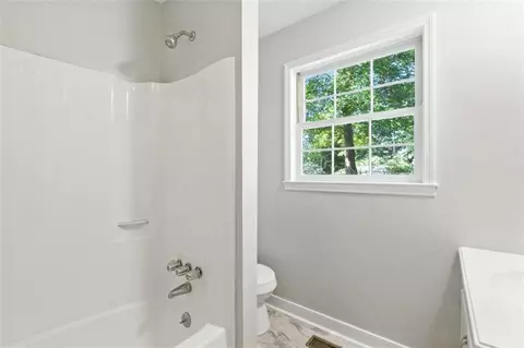 Bath - 176 Laurel Ln, Demorest, GA 30535 photo 3 of 3
