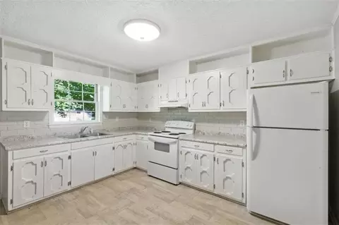 Kitchen - 176 Laurel Ln, Demorest, GA 30535 photo 1 of 1