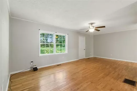 Living - 176 Laurel Ln, Demorest, GA 30535 photo 1 of 3