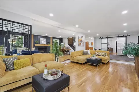 120 Huntcliff Pt, Atlanta, GA 30350
