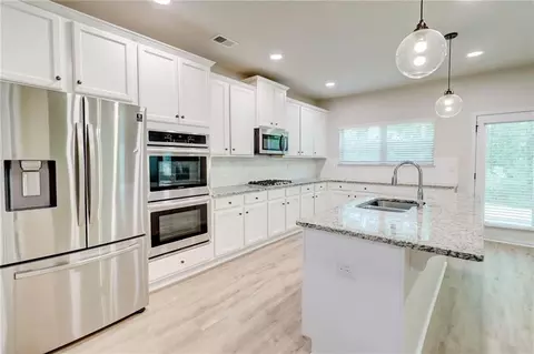 Kitchen - 810 Relic Rdg, Hampton, GA 30228 photo 1 of 2