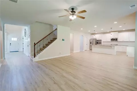 Living - 810 Relic Rdg, Hampton, GA 30228 photo 1 of 3