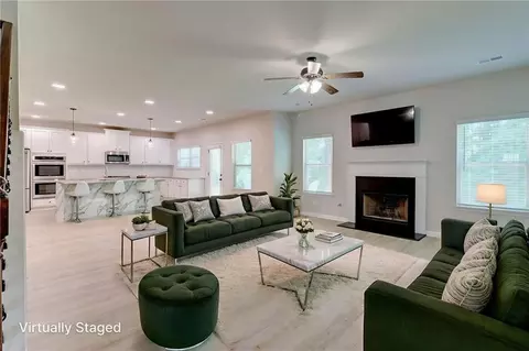 Living - 810 Relic Rdg, Hampton, GA 30228 photo 3 of 3