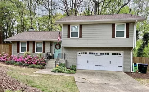 270 Mansell Cir, Roswell, GA 30075