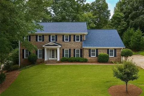 5232 Wynterhall Dr, Dunwoody, GA 30338