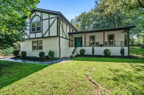 375 Jade Cove Dr, Roswell, GA 30075