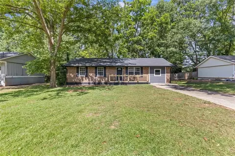 8221 Queens Dr, Jonesboro, GA 30238