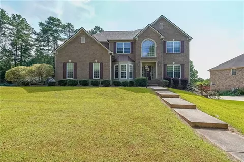 7580 The Lakes Dr, Fairburn, GA 30213