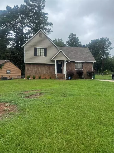 9386 Woodknoll Ln, Jonesboro, GA 30238