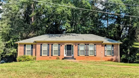 577 Doyal Mills Ct, Stone Mountain, GA 30083