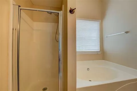 Bath - 140 Ridge Pointe Dr, Covington, GA 30016 photo 1 of 2