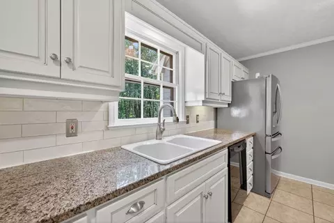 Kitchen - 82 Cedar Blf, Winder, GA 30680 photo 4 of 4