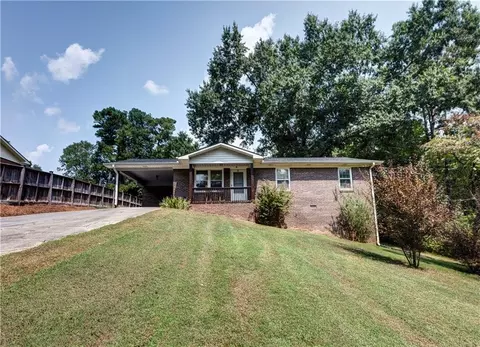 121 Overland Dr SW, Calhoun, GA 30701