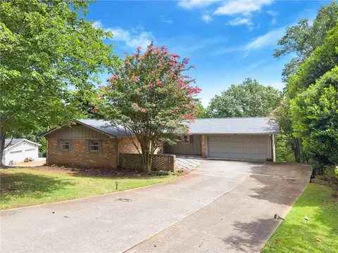 617 Mountain View Cir, Gainesville, GA 30501