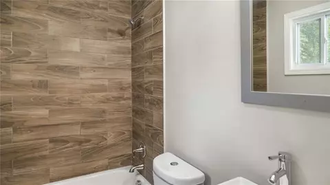 Bath - 2793 Suwanee Ave, Macon, GA 31204 photo 2 of 2