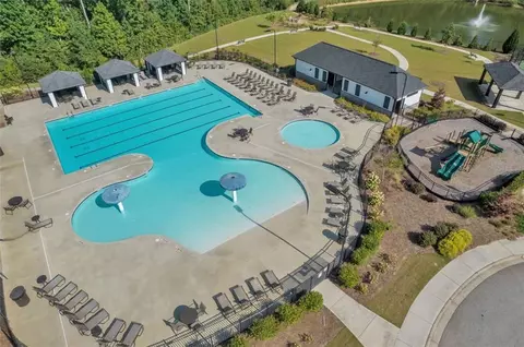2942 Hawthorn Farm Blvd, Loganville, GA 30052