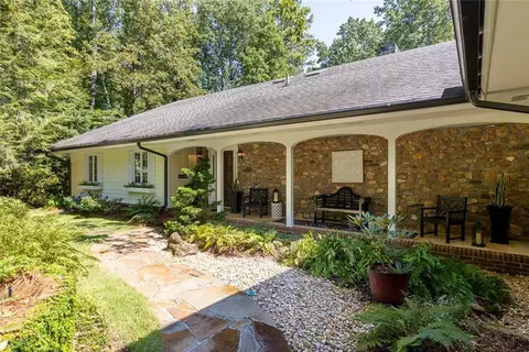 8265 Berkley Rdg, Sandy Springs, GA 30350