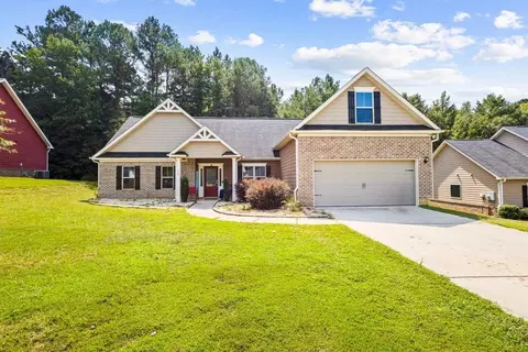 116 Coulter Woods Dr, Locust Grove, GA 30248
