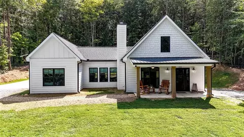 688 E Valley Rd NE, Rydal, GA 30171
