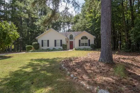 266 Winthrop Dr, Sharpsburg, GA 30277
