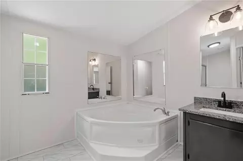 Bath - 4250 Scott Brown Rd SE, Fairmount, GA 30139 photo 2 of 4